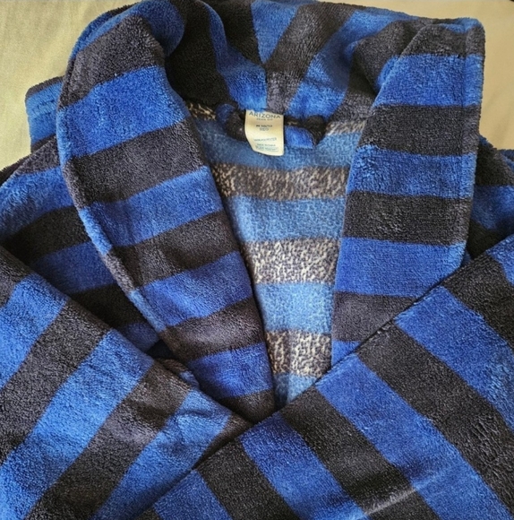 Boys Robe - Picture 1 of 3